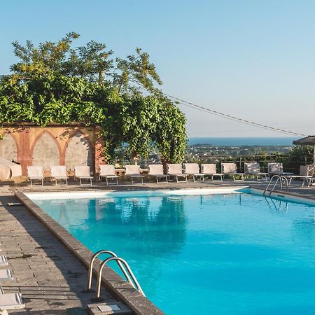 Ippotur Medieval Resort Кастельнуово-ди-Магра Экстерьер фото