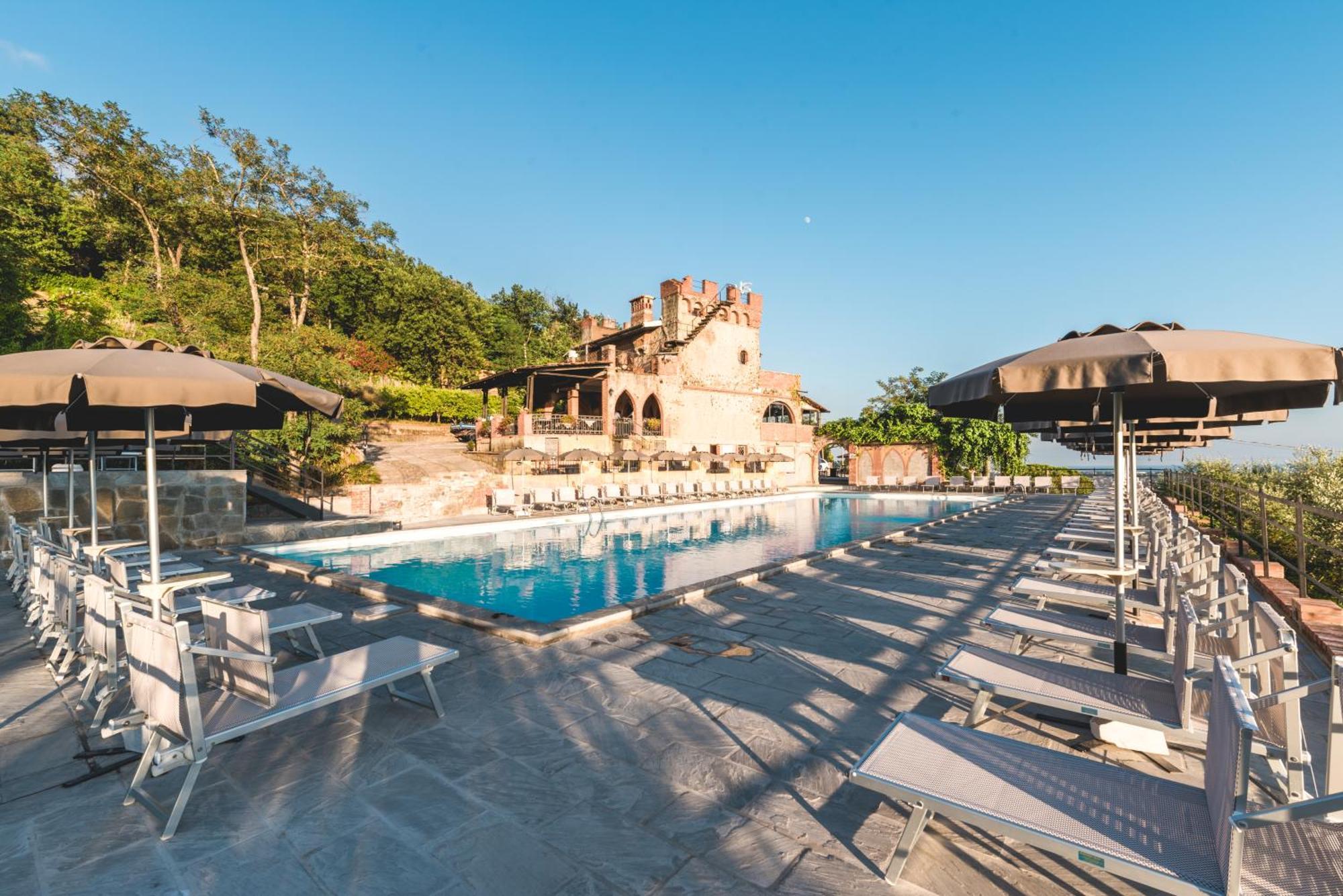 Ippotur Medieval Resort Кастельнуово-ди-Магра Экстерьер фото